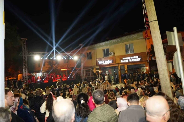 Pınarhisar’da hamsi festivali horonla coştu