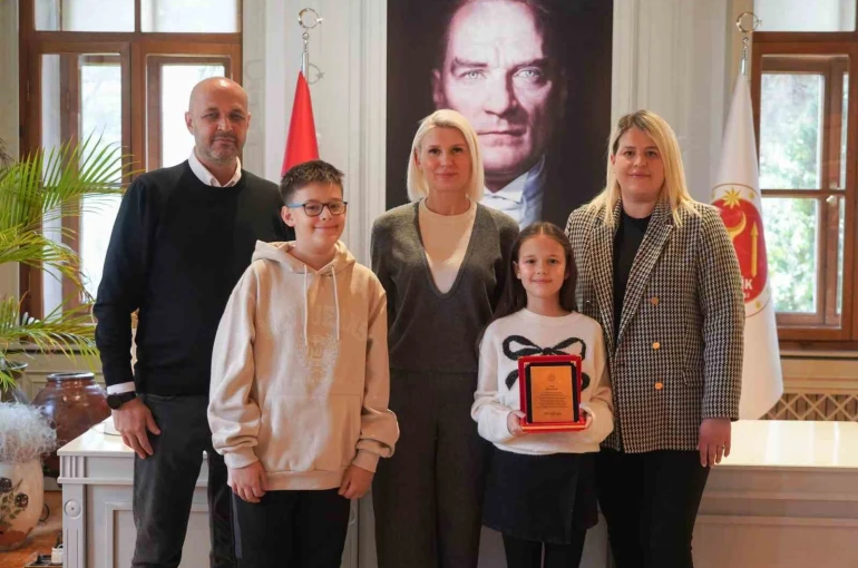 Piyano Festivali ve Yarışması’nda dereceye giren genç piyanist ödüllendirildi