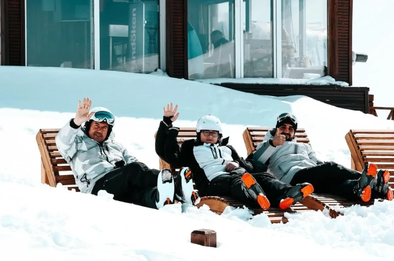 Plaj kenarı değil Palandöken’in zirvesin şezlong keyfi 