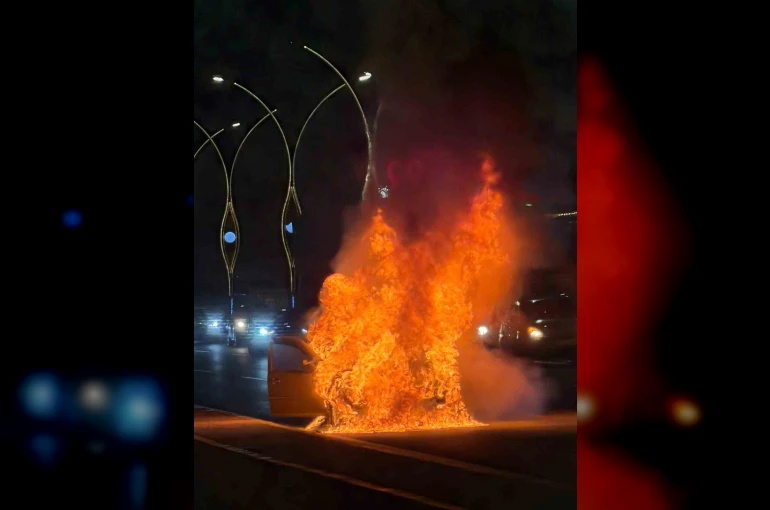 Polatlı’da seyir halindeki otomobil alevlere teslim oldu