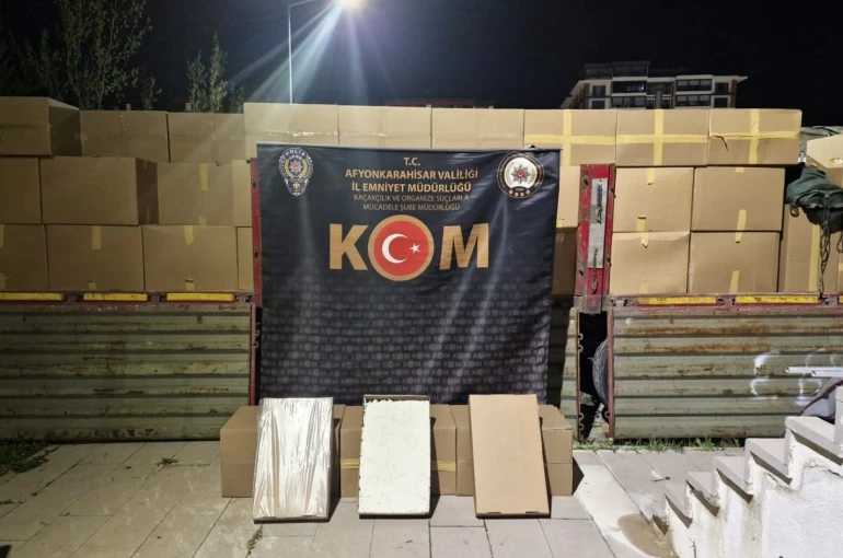 Polis 20 milyon TL’lik kaçak doldurulmuş makaron ele geçirdi 
