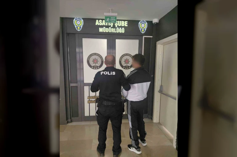 Polis 22 yıl 3 ay 27 gün hapis cezasıyla aranan şahsı yakaladı 