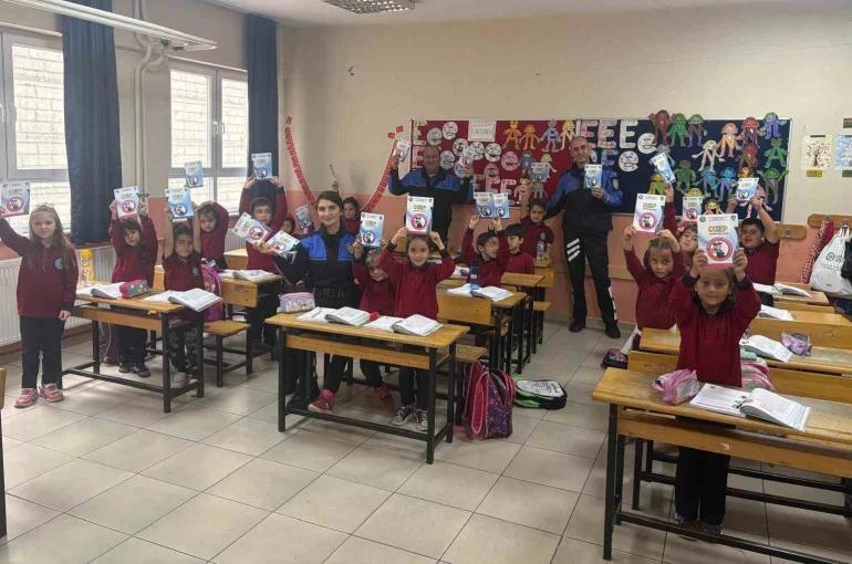 Polis ekipleri, anaokulu ve ilkokulu öğrencilerine eğtim verdi