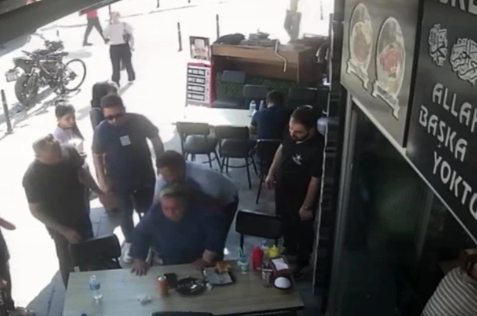 Polis, Ekmek Parçası Kaçan Kadını Heimlich’le Kurtardı