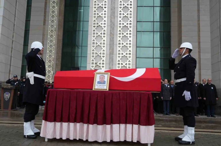 Polis memuru dualarla uğurlandı 