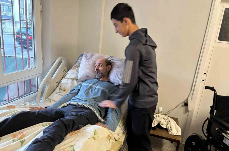 Polis memuru Şahin, yardıma muhtaç ailenin ihtiyaçlarını karşılıyor 