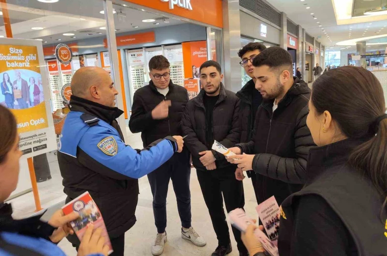 Polis vatandaşları bilgilendirmeye devam ediyor 
