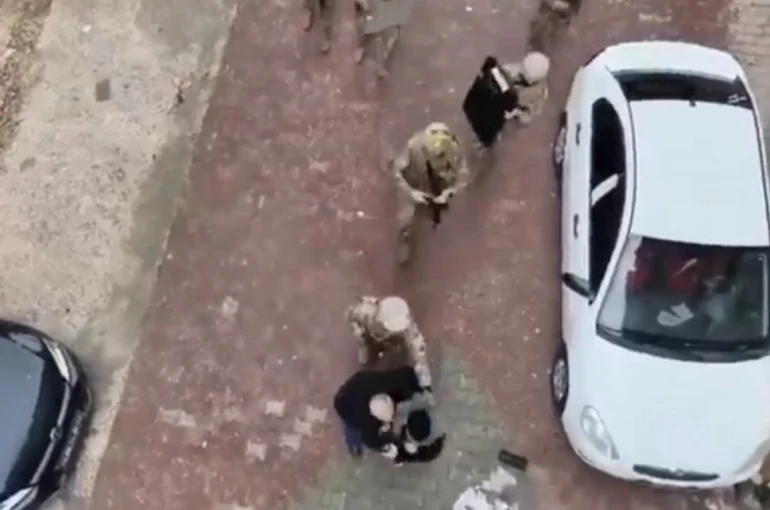 Polise silahla mukavemet gösteren şahıs özel harekat operasyonuyla yakalandı 