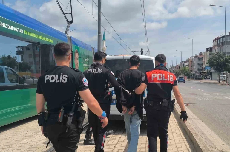 Polisi görünce kaçmak istedi, 34 dosyadan 23 yıl hapis cezası ile arandığı ortaya çıktı 