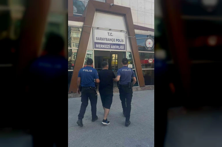 Polisi görünce kaçtılar: Biri hükümlü çıktı, diğerine 200 bin lira ceza kesildi
