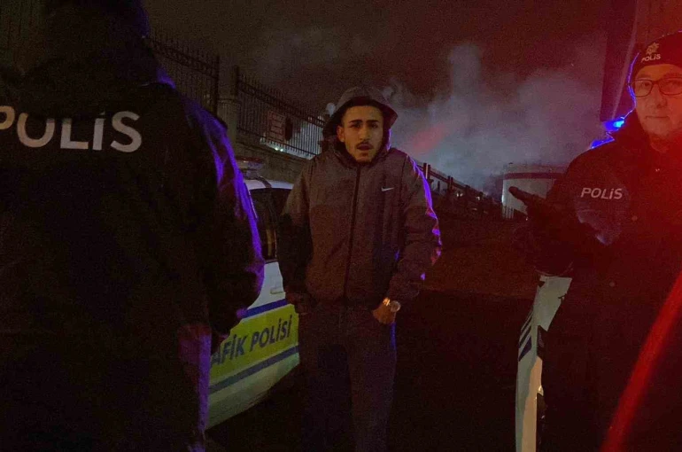 Polisi görünce kaldırıma çıkan alkollü sürücü polis ekiplerin dikkati sayesinde yakalandı 