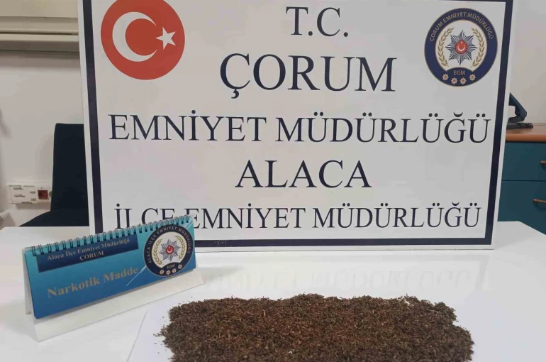 Polisin şüphesi ele verdi: Uyuşturucuyla yakalanan 3 kişi gözaltına alındı 