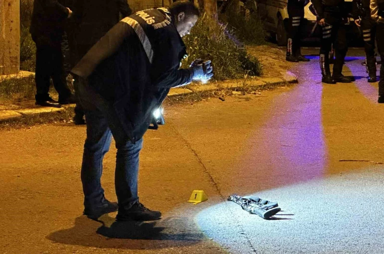 Polisle 3 sokak boyunca çatıştı, okul önünde vurularak etkisiz hale getirildi... Korku dolu anlar kamerada 