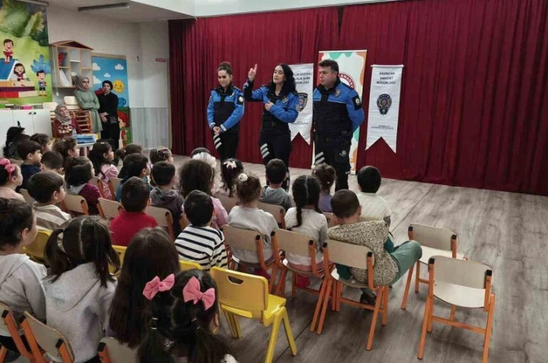 Polislerden öğrencilere güvenlik eğitimi 