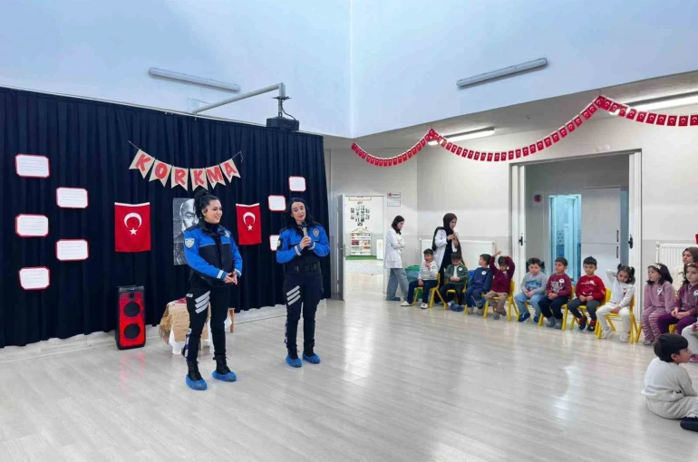Polislerden öğrencilere güvenlik eğitimi 