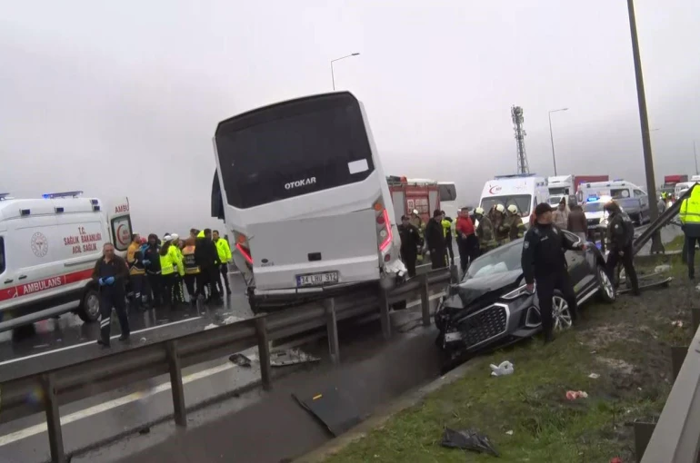 Polisleri taşıyan servis kaza yaptı! Bir polis şehit oldu 16 polis yaralandı