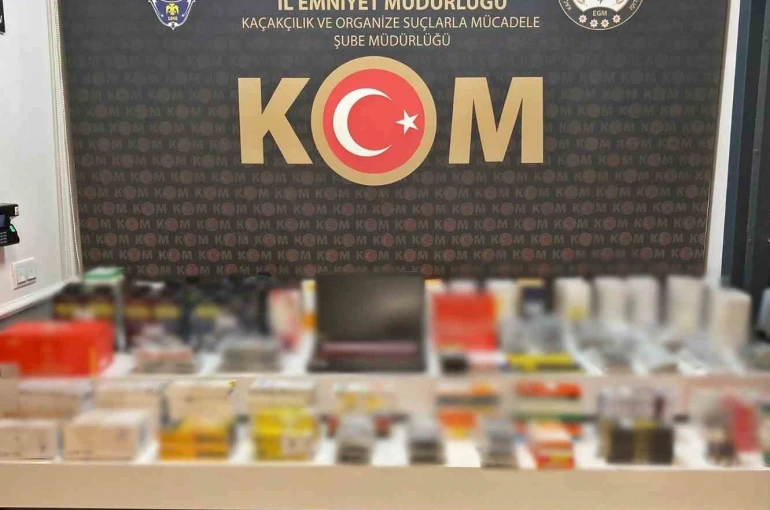 Polisten kaçak telefonu parçaları ile aksesuarları ele geçirdi