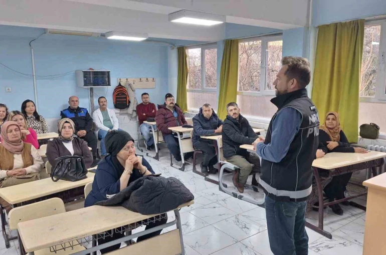 Polisten lise öğrencilerine yönelik eğitim 