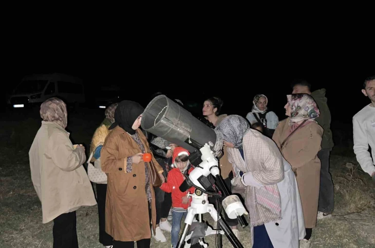 Por köyünde gökyüzü gözlemi renkli anlara sahne oldu 