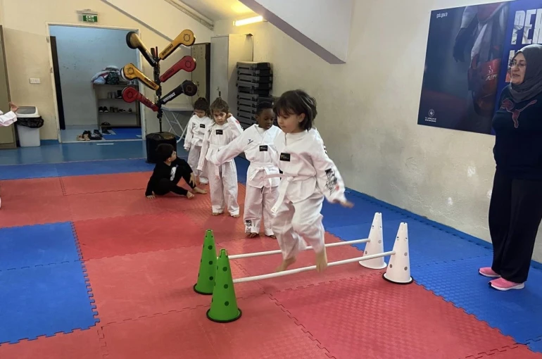 Porsuk Spor Salonu’nda taekwondo eğitimleri aralıksız sürüyor