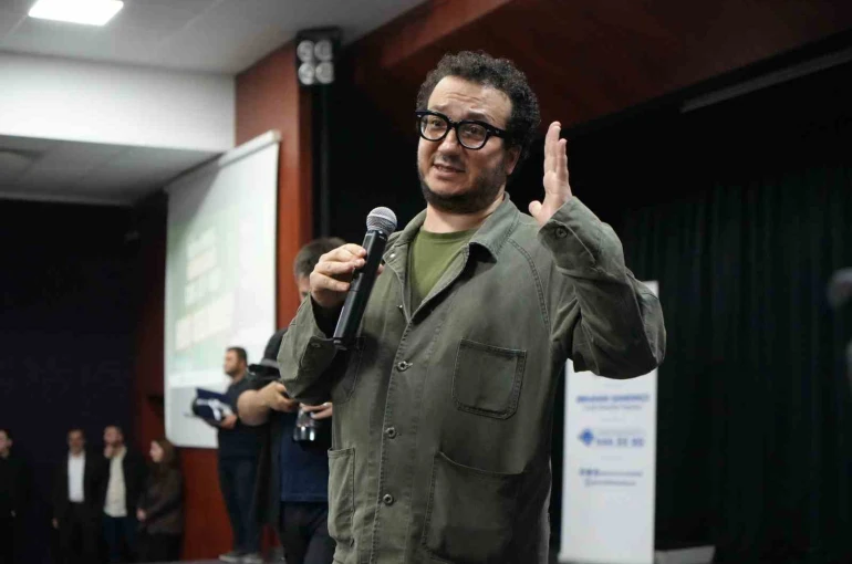 Prof. Dr. Oytun Erbaş: "Sosyal medya modern bir eroindir" 