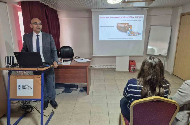 Prof. Dr. Selvi, tıbbi ve aromatik bitkilerin doğru kullanımını anlattı 