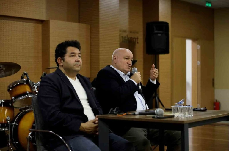 Prof. Dr. Taşağıl, Sakarya’da erken dönem Türk devletlerini anlattı 