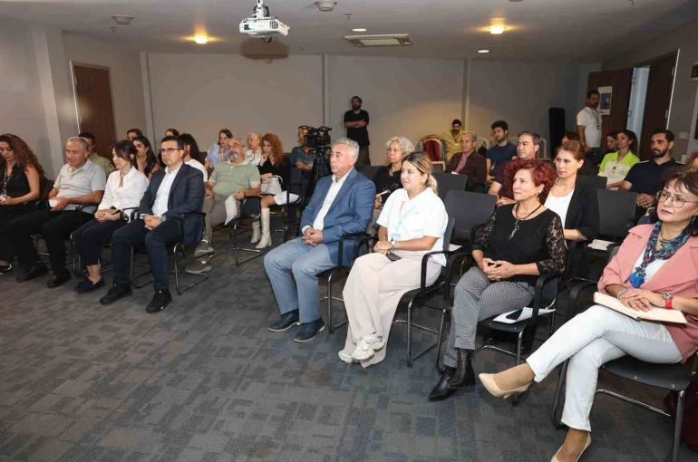 Prof. Dr. Varlı ’Müziğin Sessiz Siyaseti’ni anlattı