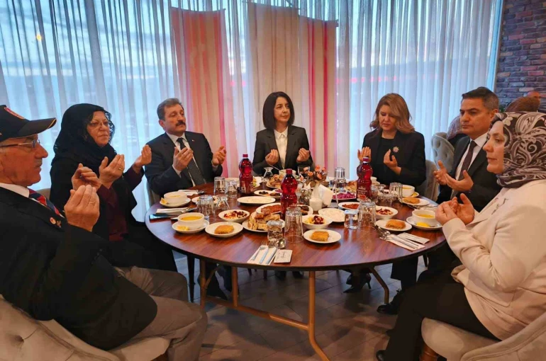 Protokol, Bafra’da şehit yakınları ve gazilerle iftar yaptı 