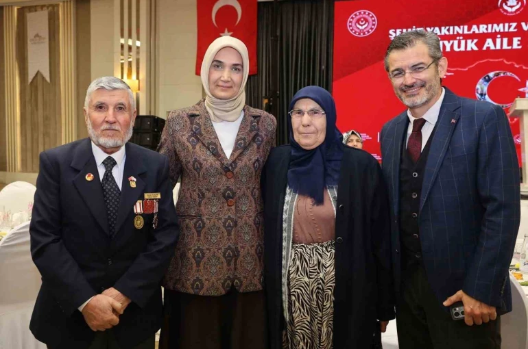 Protokol ilk iftarı şehit ve gazi aileleri ile yaptı 