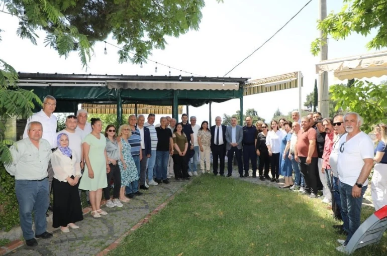Protokol ve muhtarlar Altınoluk’ta bir araya geldi 