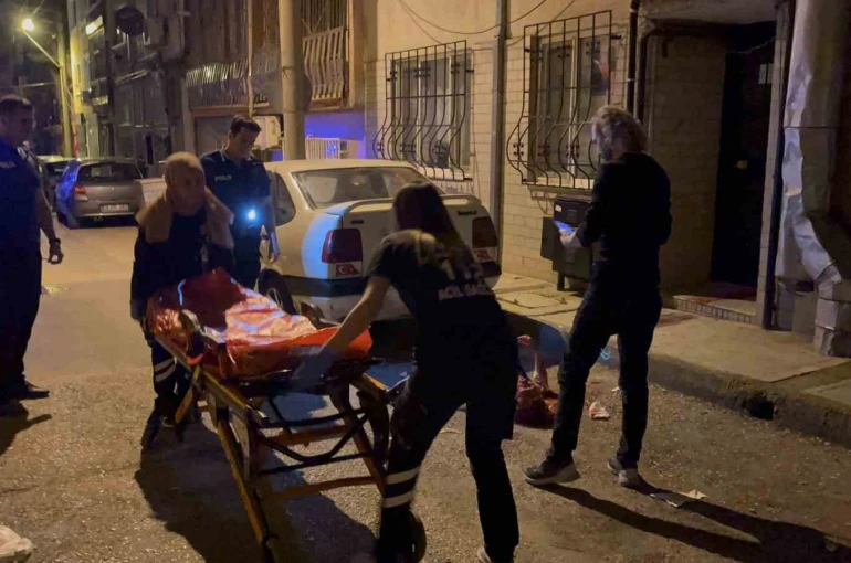 Psikolojik sorunları olan adam hem kendini hem annesini bıçakladı
