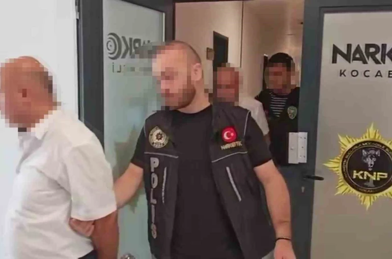 Pul biber içine zulalanmış eroin ele geçirilmişti, 2 şüpheli tutuklandı 