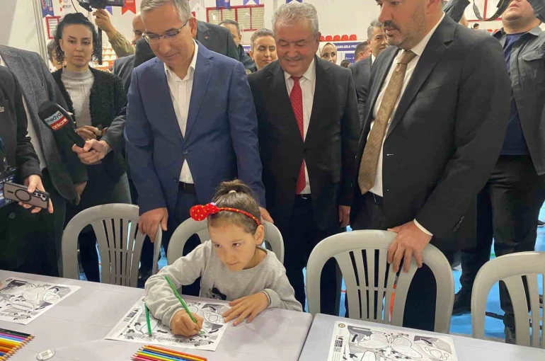 Pursaklar’da 2. Bilim Şenliği öğrencilerin keşfederek öğrenmesini sağlıyor 