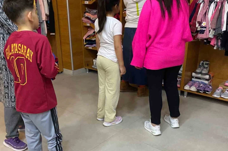 Pursaklar’da yetim çocuklara bayram hediyesi 