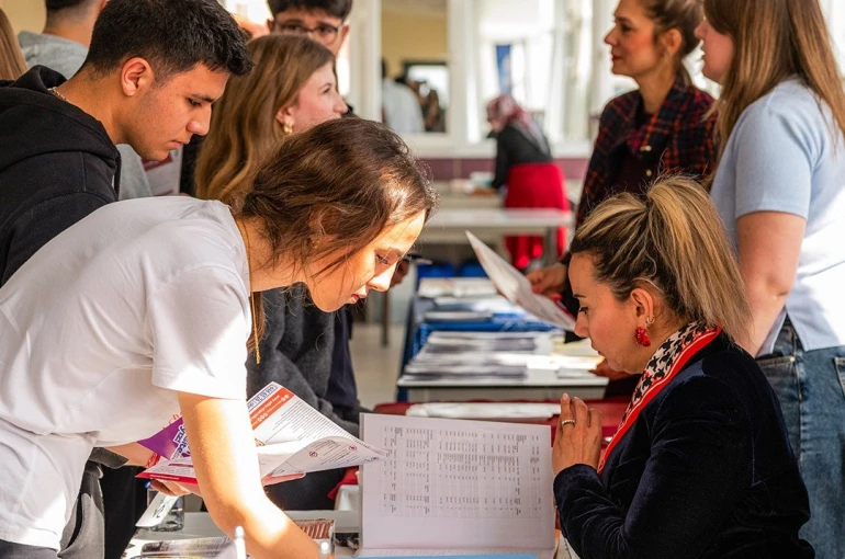 Radikal Okullarında kariyer günleri: Uzman isimler öğrencilerle geleceği konuştu 