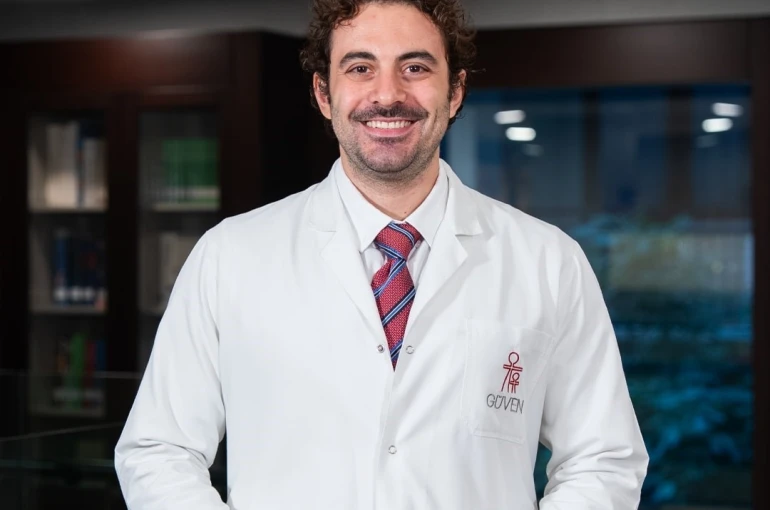 Radyoloji uzmanından uyarı: "Meme radyolojisi erken tanı sağlar, gereksiz tedaviyi önler"