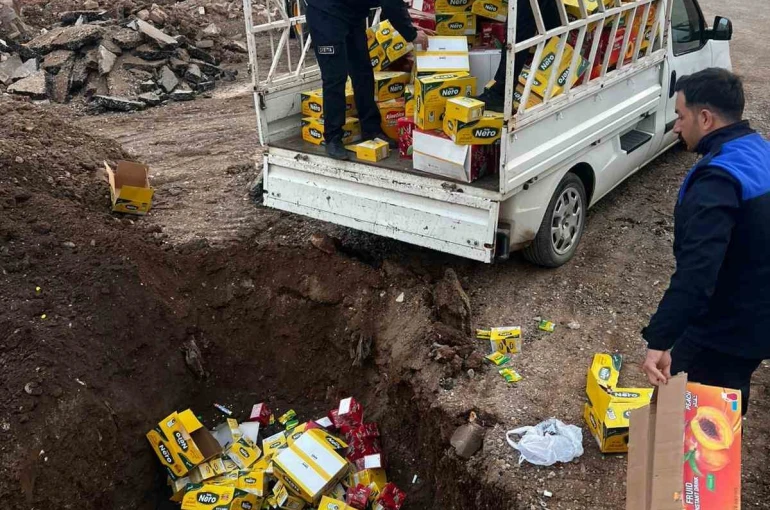 Raflarda satılmayı bekleyen 465 kilogram ürün toprağa gömülerek imha edildi 
