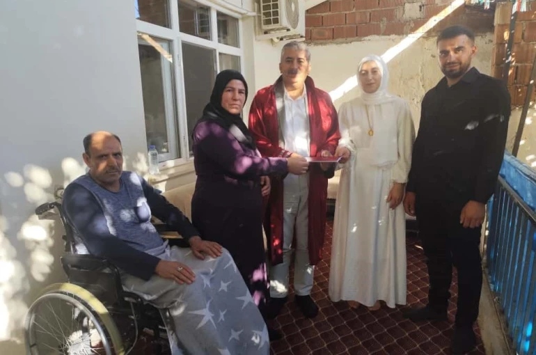 Rahatsızlığından dolayı nikaha katılamayan babaya duygulandıran sürpriz 