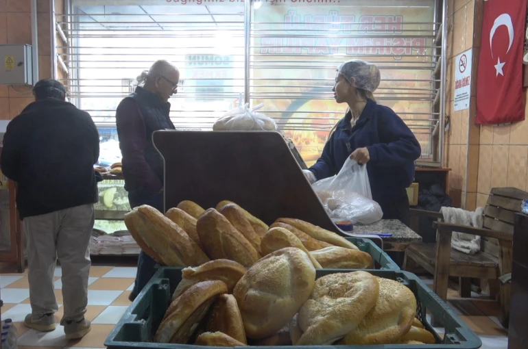 Ramazan ayında zam yapmayan fırıncı ekmeği ve pideyi 10 TL’den satıyor 