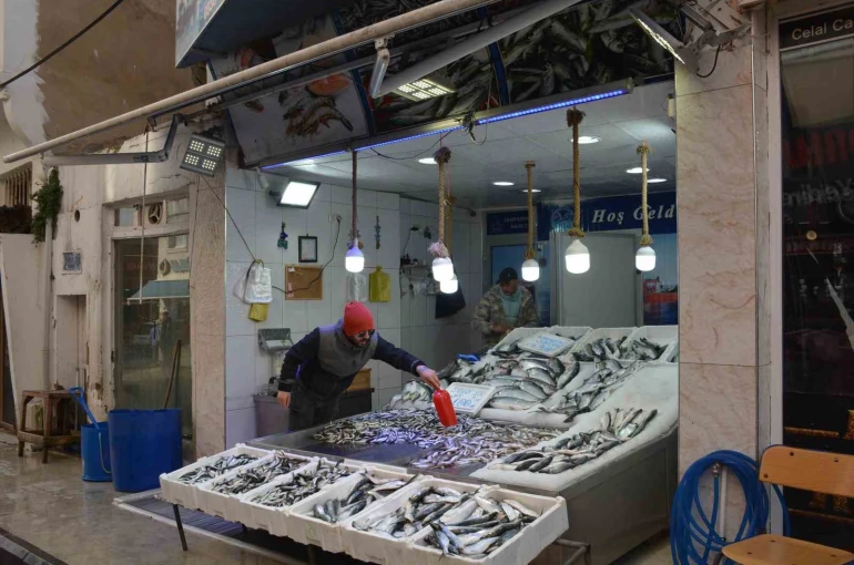 Ramazan bereketi balık tezgahlarına yansıdı 