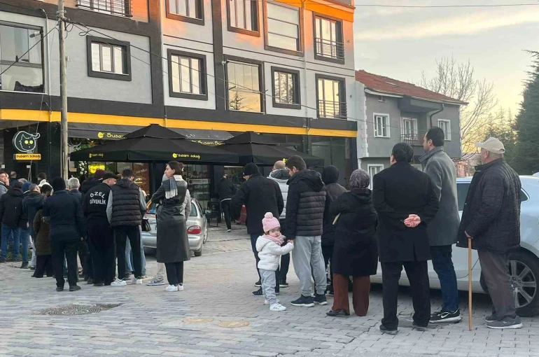 Ramazan pidesi kuyrukları uzuyor