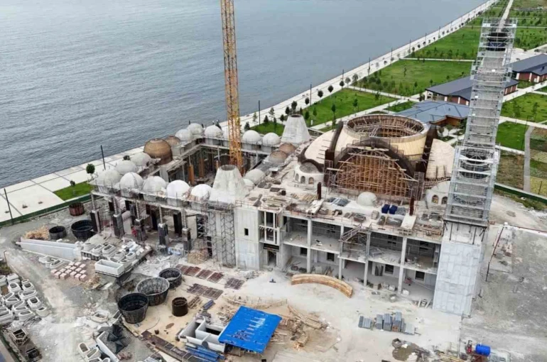 Recep Tayyip Erdoğan Camii hızla yükseliyor 