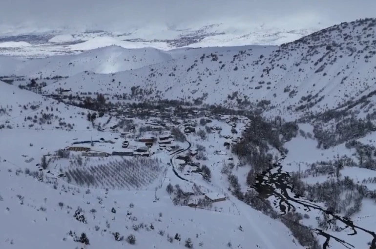 Refahiye’de nisan ayında kar sürprizi 