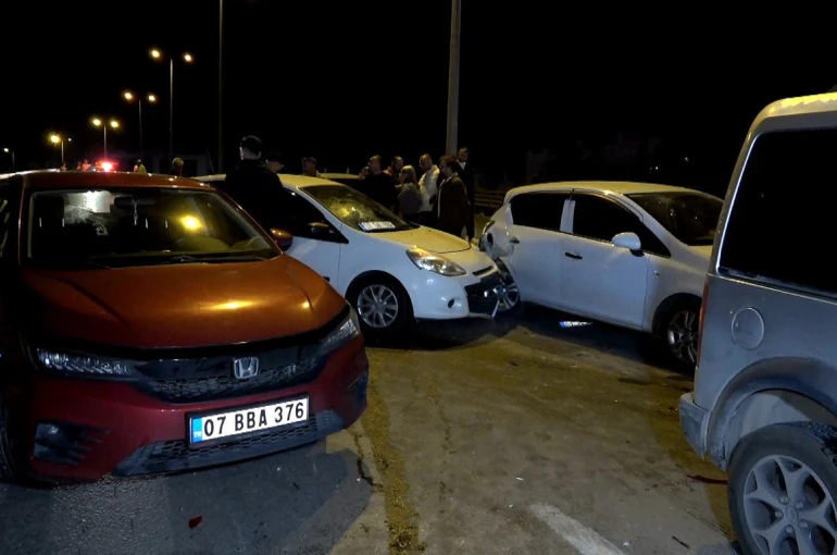 Refüje çarpan araç zincirleme kazaya sebep oldu: 1 yaralı