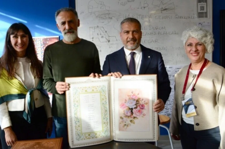 Rektör Adıgüzel, 17. Uluslararası Anadolu Kaligrafi ve Tipografi Etkinliği’ni ziyaret etti 