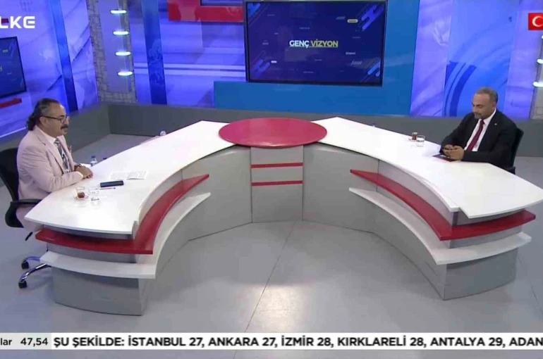 Rektör Akkaya, tercih döneminde canlı yayınlarla aday öğrencilerin yanında oluyor