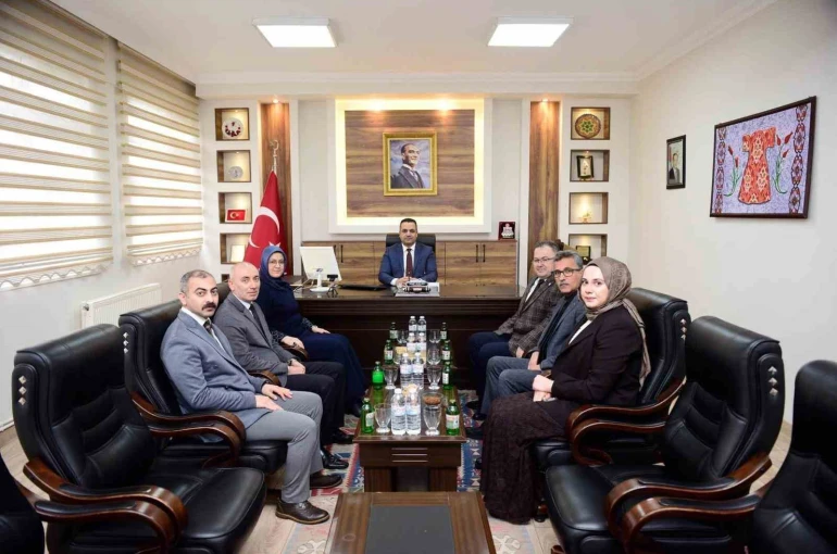 Rektör Kibar Sarıgöl’de temaslarda bulundu 