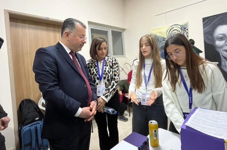 Rektör Kırışık, BARÜ 8. Uluslararası Ar-Ge Proje Pazarı etkinliğine katıldı 