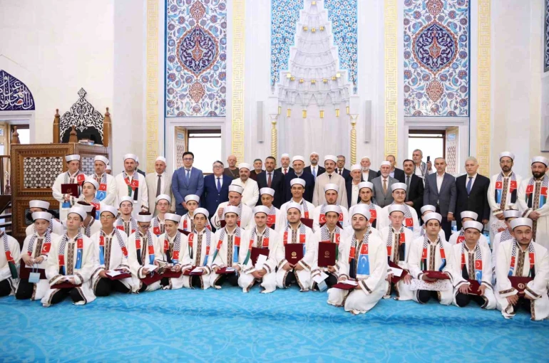 Rektör Özölçer, Hafızlık İcazet Merasimi’nde genç hafızların sevincine ortak oldu